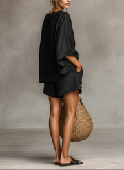 Lila Spitzen-Bluse mit Bootsausschnitt und Shorts-Set