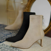 Stiefel mit spitzer Zehenpartie