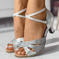Glitzernde Pumps mit Kreuzriemen