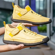 Sneaker mit Schnürung