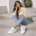 Sneaker mit Schnürung