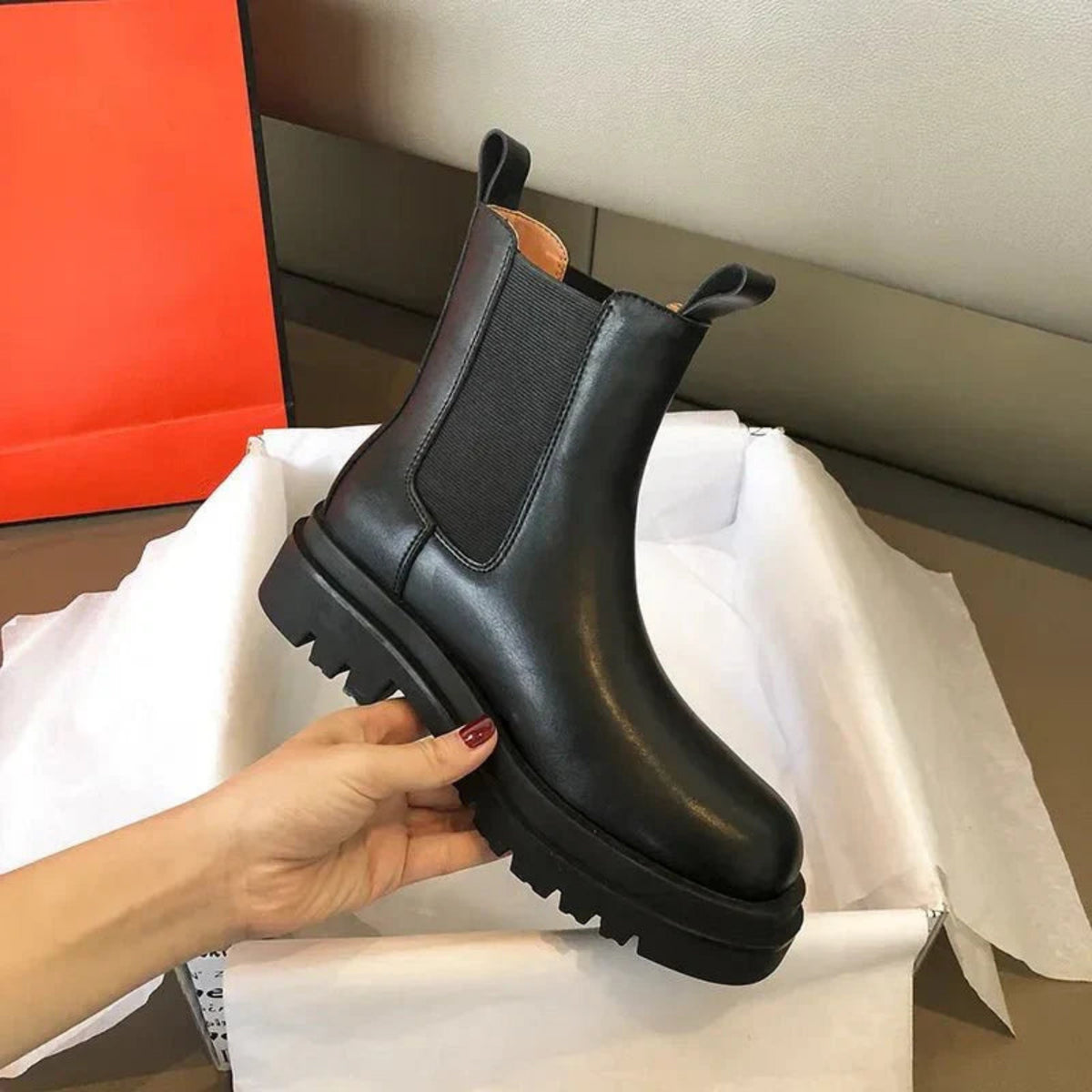 Chelsea Boots mit markanter Sohle