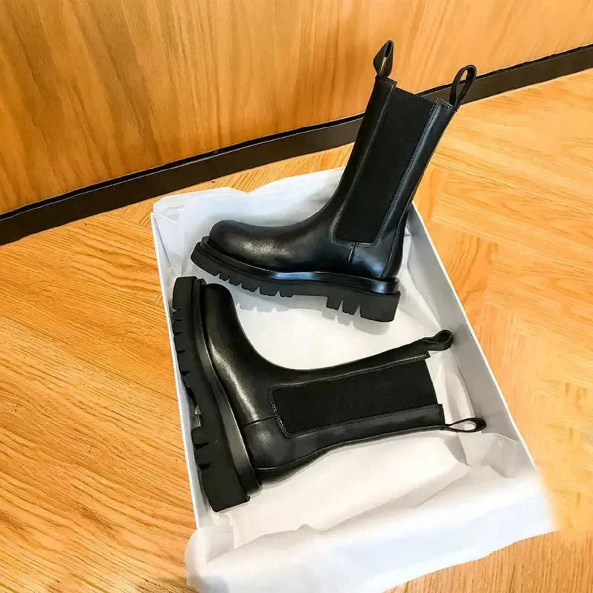 Chelsea Boots mit markanter Sohle