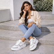 Sneaker mit Schnürung