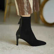 Stiefel mit spitzer Zehenpartie