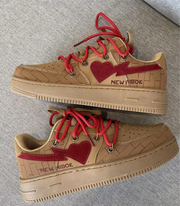Kontrastierte Sneaker mit Schnürung