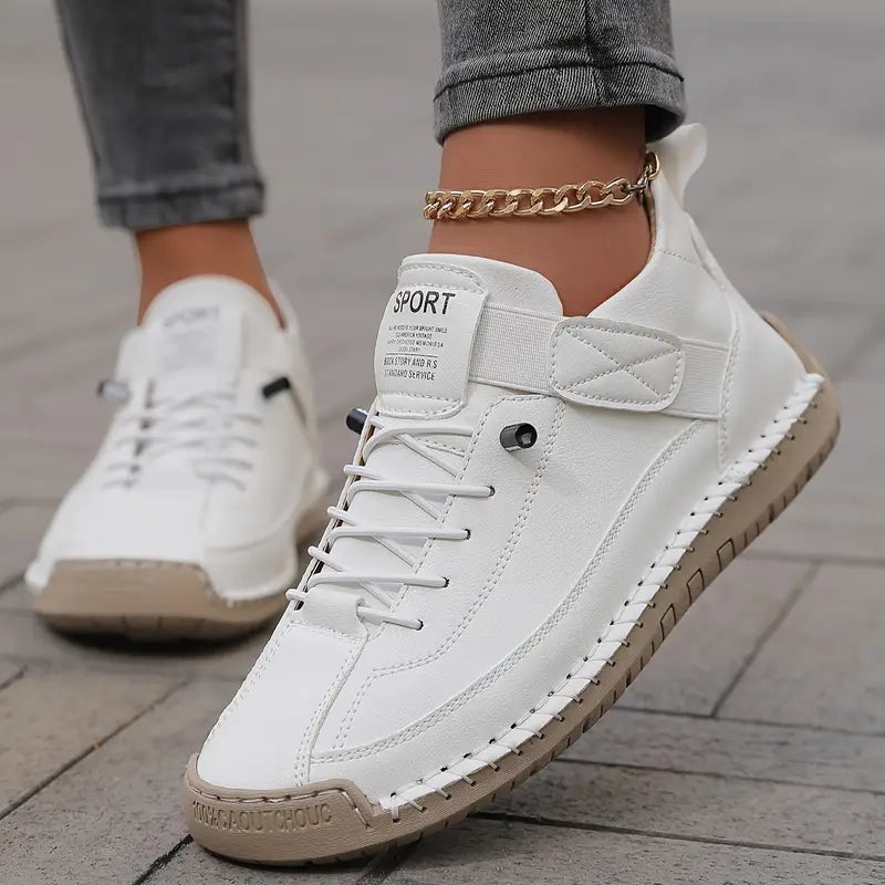 Sneaker mit Schnürung