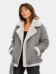 Estélya Mantel