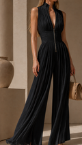 Greta | Plissierter Jumpsuit mit tiefem Ausschnitt