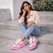 Sneaker mit Schnürung