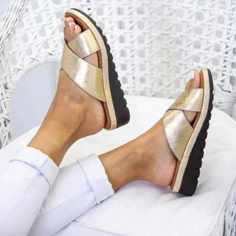 Sandalen mit Kreuzriemen