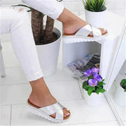 Sandalen mit Kreuzriemen