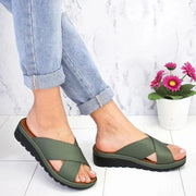 Sandalen mit Kreuzriemen