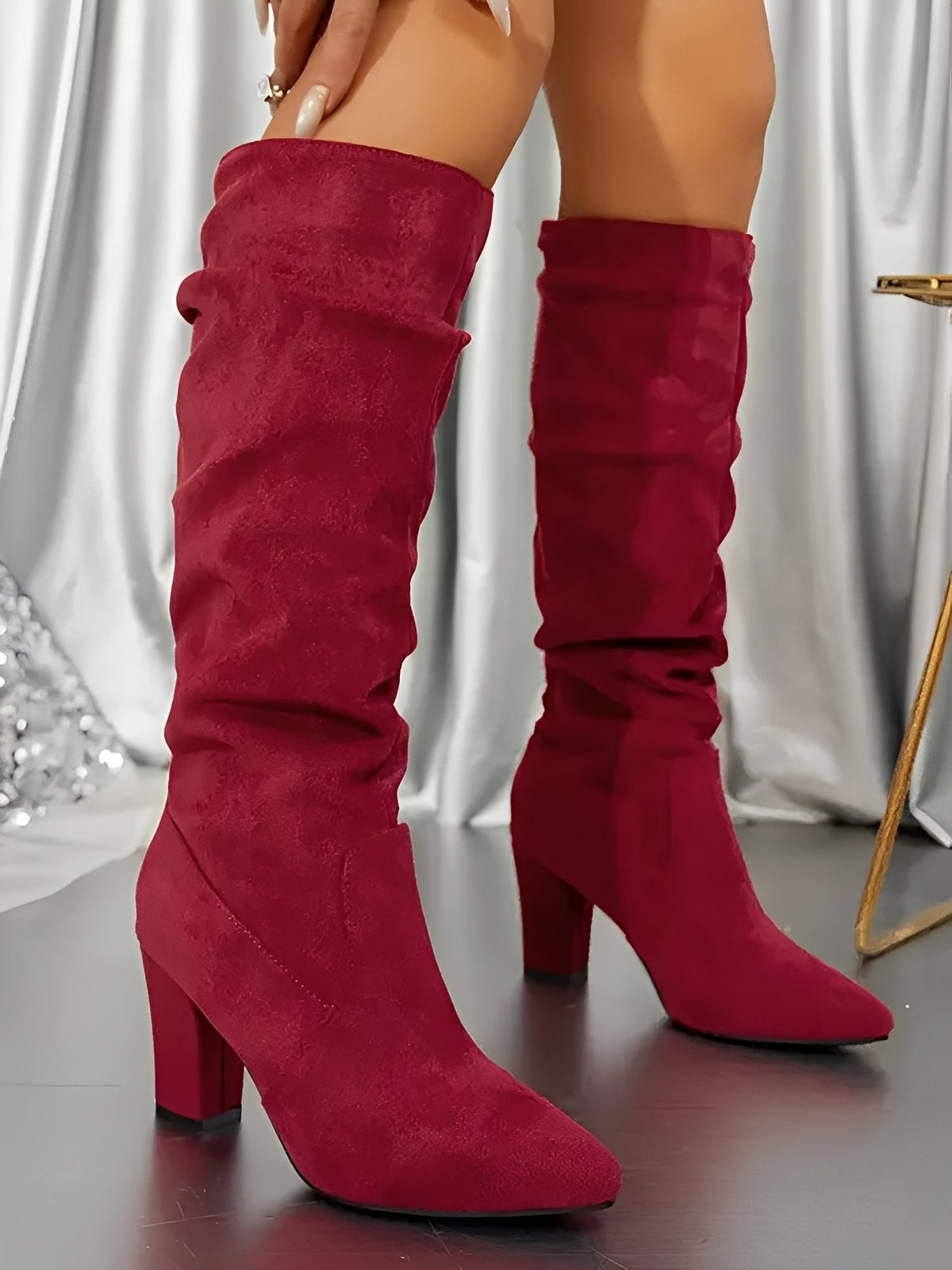 Stiefel mit spitzer Zehenpartie