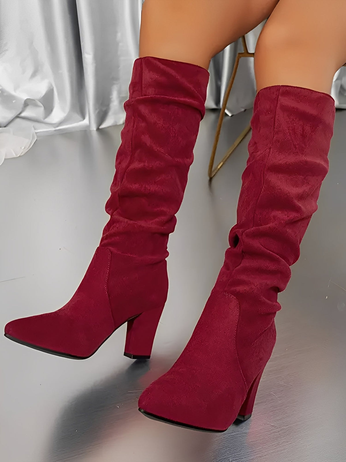 Stiefel mit spitzer Zehenpartie