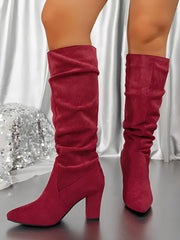 Stiefel mit spitzer Zehenpartie