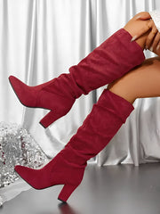 Stiefel mit spitzer Zehenpartie