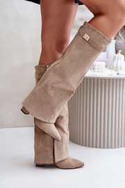 Kniehohe Stiefel mit Schnalle