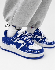 Kontrastierte Sneaker mit Schnürung