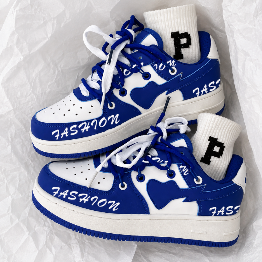Kontrastierte Sneaker mit Schnürung
