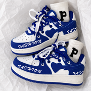 Kontrastierte Sneaker mit Schnürung