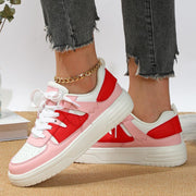Sneaker mit Schnürung