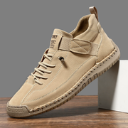 Sneaker mit Schnürung