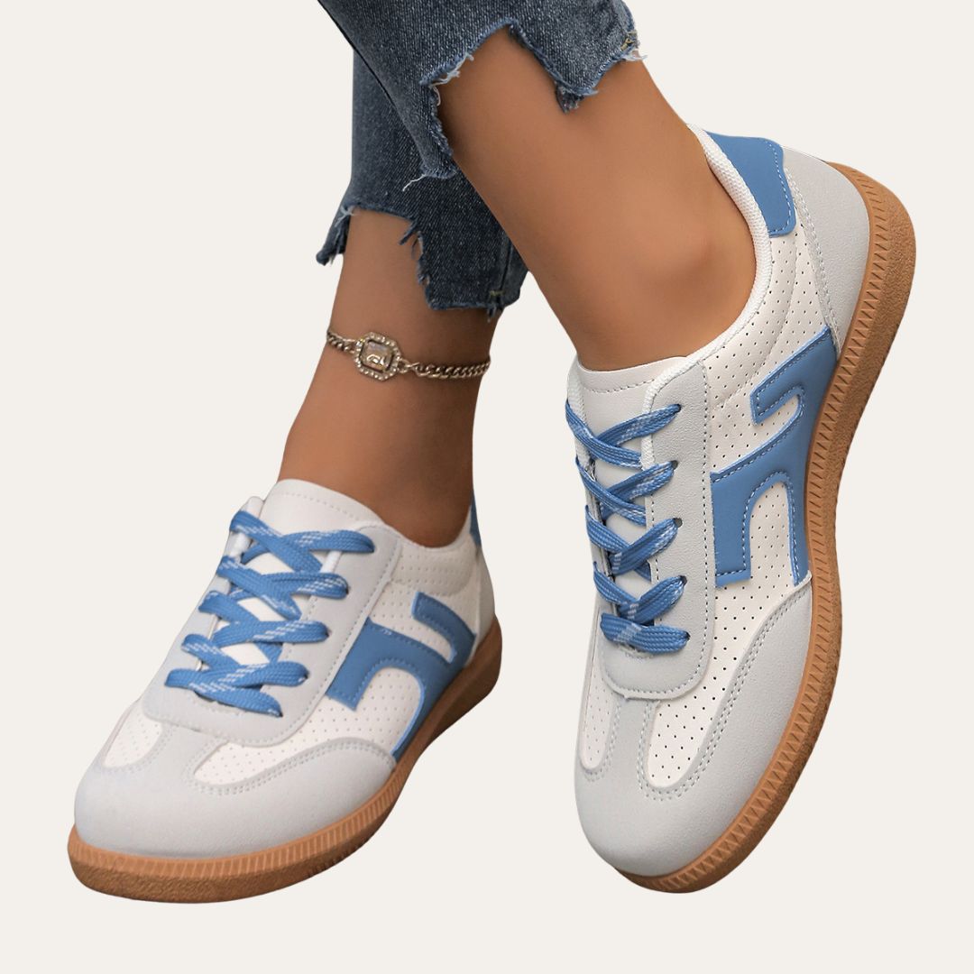 Sneaker mit Schnürung
