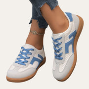 Sneaker mit Schnürung