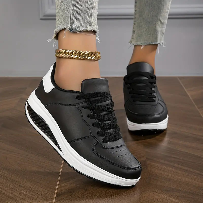 Sneaker mit Schnürung