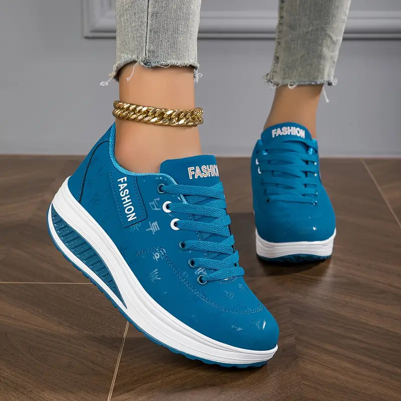 Sneaker mit Schnürung