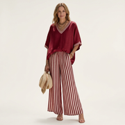 Juliana | V-Ausschnitt Varsity Top & Streifen Weite-Hosen Set