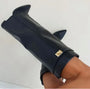Schwarzes Leder