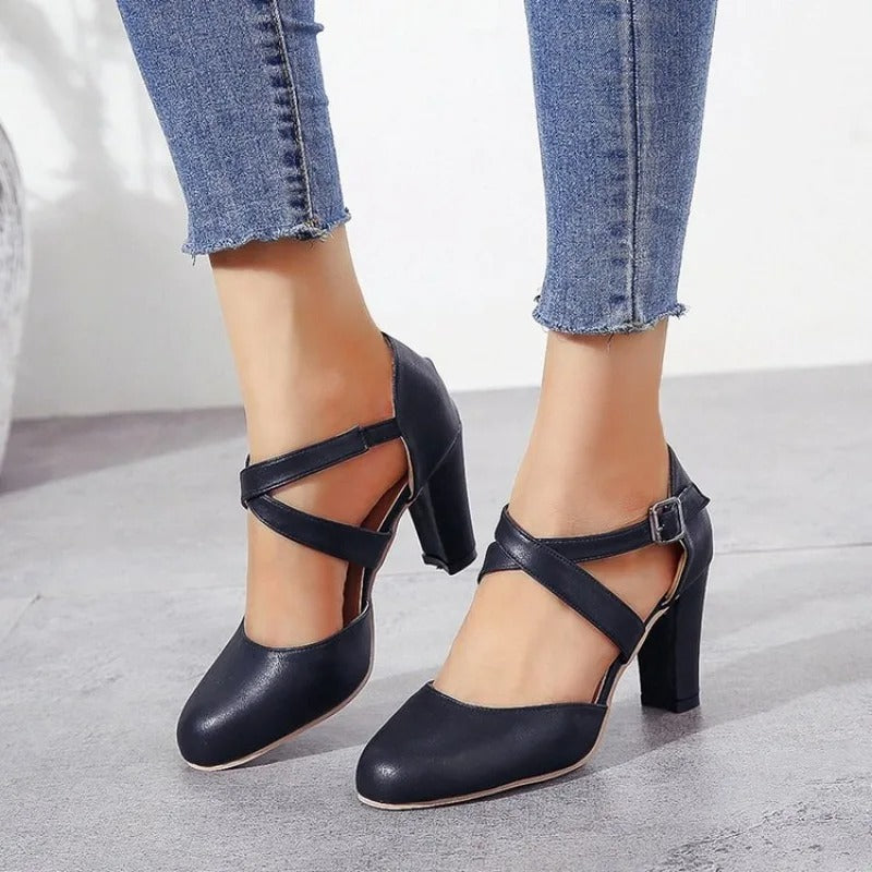 Pumps mit Kreuzriemen