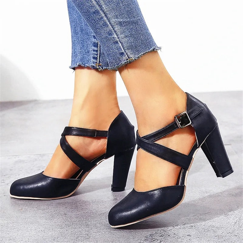 Pumps mit Kreuzriemen