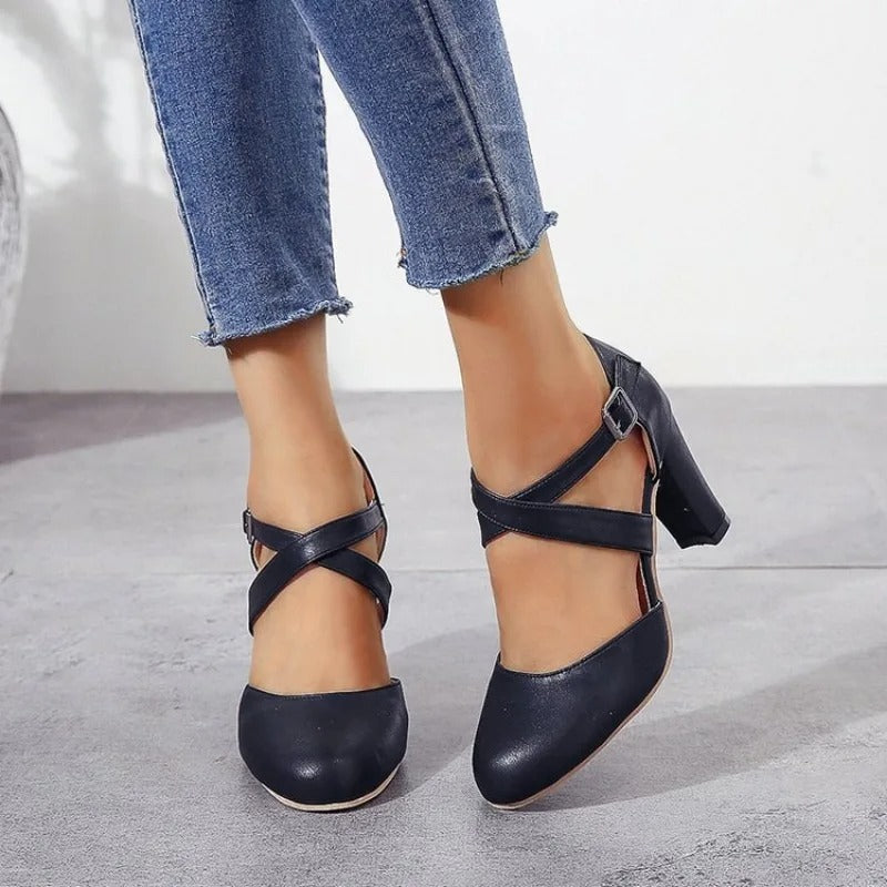 Pumps mit Kreuzriemen
