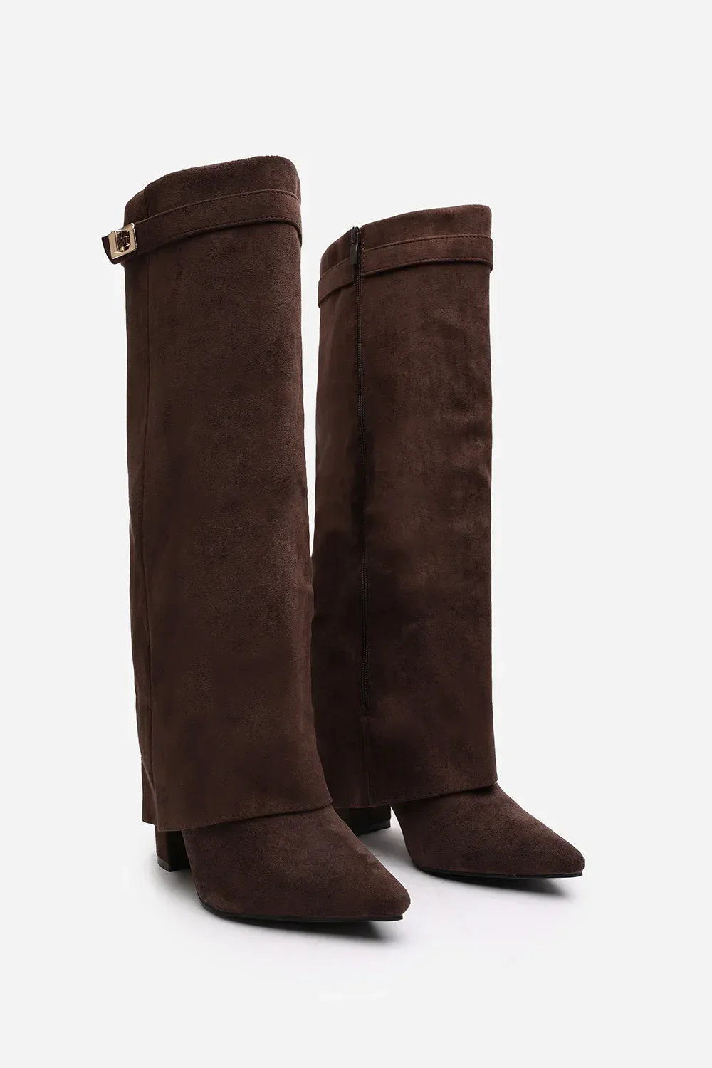 Kniehohe Stiefel mit Schnalle