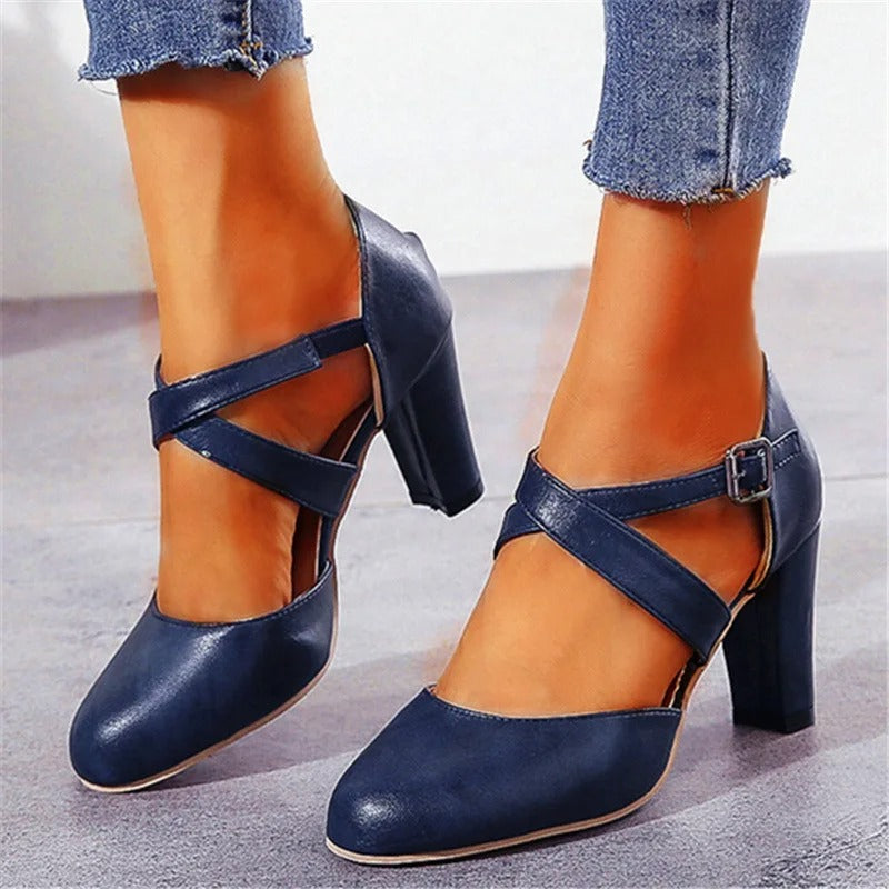 Pumps mit Kreuzriemen