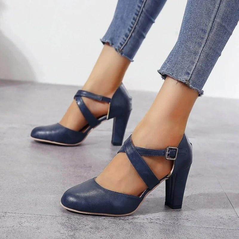 Pumps mit Kreuzriemen