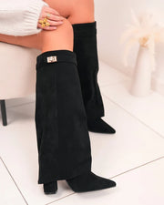 Kniehohe Stiefel mit Schnalle