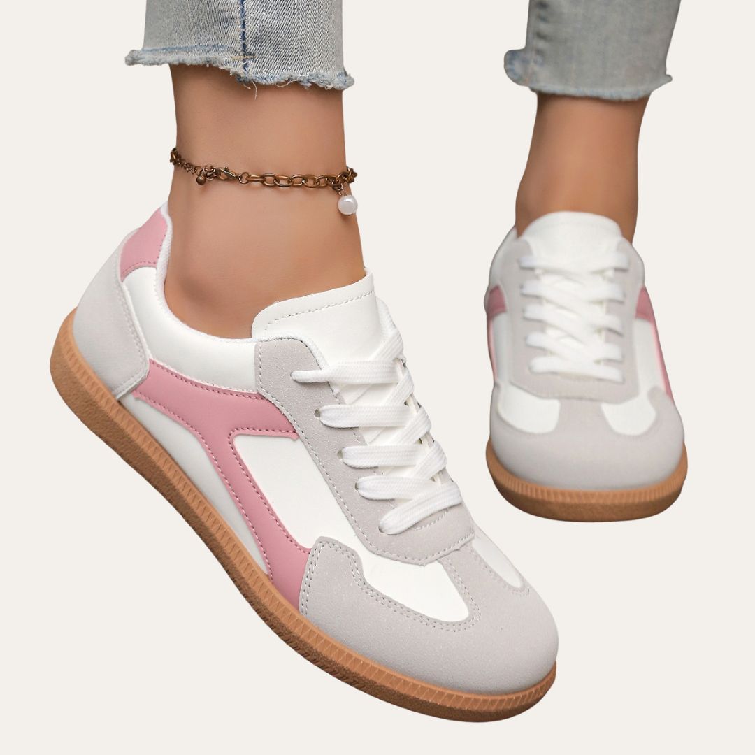 Sneaker mit Schnürung