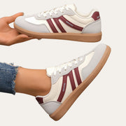 Sneaker mit Schnürung