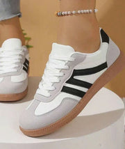 Sneaker mit Schnürung
