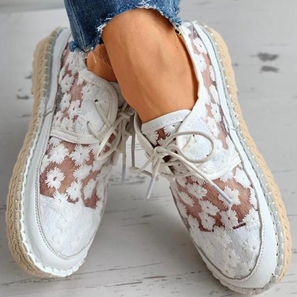 Blumige Sneaker mit Blumenmuster