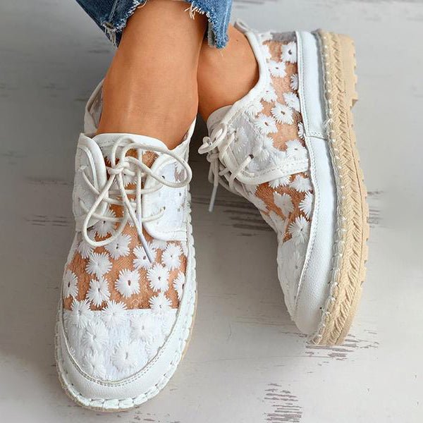 Blumige Sneaker mit Blumenmuster