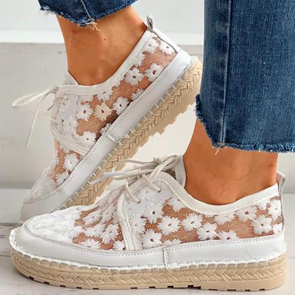Blumige Sneaker mit Blumenmuster